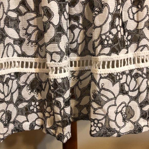 NWT Just Me Black & White Lace Floral Print Dress - Picture 5 of 12